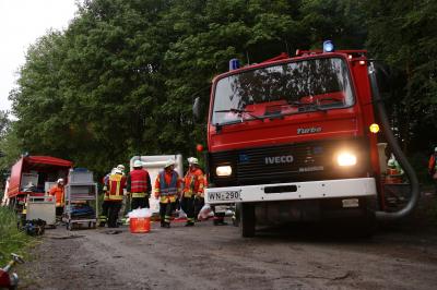 Allmersbach im Tal: Gtosse Gefahrstoff Uebung am Hochbehaelter heutensbach
